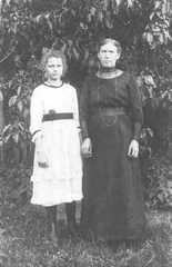 067 0041 Lina Fleischer mit Pflegekind Anna Wabbel