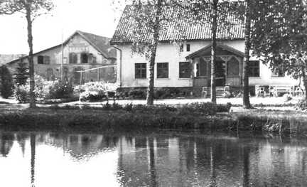 069 0003 Das Wohnhaus der Familie Soll in Nickelsdorf Links der Schweinestall