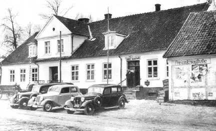 069 0004 Das Wohnhaus der Familie Gimbott in Nickelsdorf Im rechten Teil befand sich der Dorfkrug