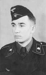 069 0009 Der Panzerschuetze Gerhard Hollaender waehrend seiner Ausbildungszeit in Neuruppin