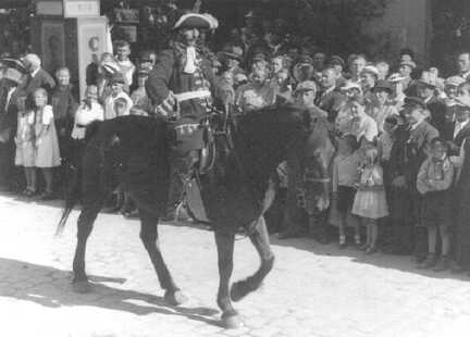 069 0039 Fritz Romeyke aus Nickelsdorf als Grosser Kurfuerst beim Festumzug 600 Jahr Feier Wehlau im Jahre 1936