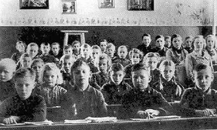 069 0056 Die Schule in Nickelsdorf 1938