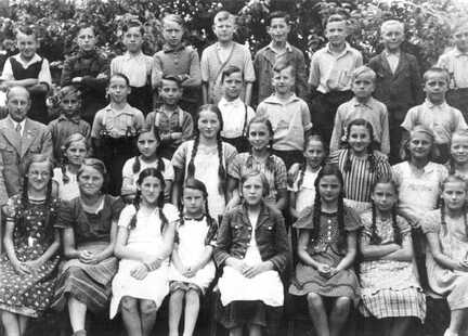 070 0021 Schule Parnehnen 1938 mit Lehrer Karl Dehnert
