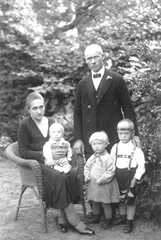 070 0043 Agnesenhof Familie Wilhelm Eisbrenner mit ihren Kindern Alfred Horst und Ursula