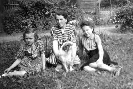 070 0060 Familie Kirchbruecher aus Nehne im Garten