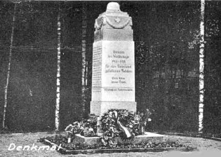 071 0029 Das Denkmal in Paterswalde Unseren im Weltkriege 1914 1918 fuer das Vaterland gefallenen Helden Eure Ehre unser Dank Kirchspiel Paterswalde