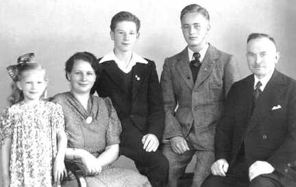 071 0041 Familie Franz Assmann im Jahre 1943