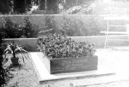 071 0051 Die Grabstaette von Meta Lilienthal geb Bagowski geb 27 04 1890 gest 03 02 1938