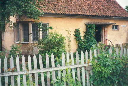 071 1005 Das Wohnhaus der Familie Ewert in Paterswalde im Juni 1995