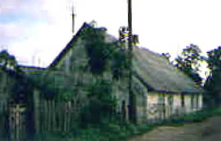 071 1012 Das ehemalige Armenhaus von Paterswalde Hier wohnt heute die Uroma der Familie Maibach