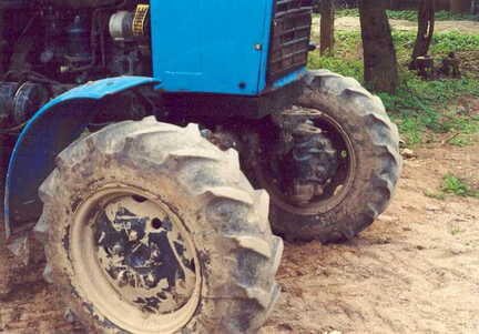 071 1051 Der Traktor braucht neue Reifen
