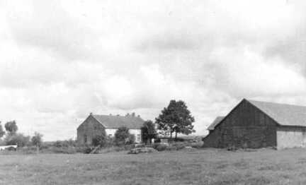 072 0002 Der Hof der Familie Ernst Naujok
