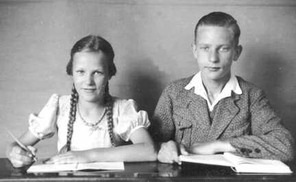 072 0005 Die Geschwister Willi und Lydia Naujok ca im Jahre 1935