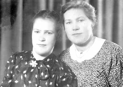 072 0009 Die Geschwister Lydia und Magdalena Naujok Rechts im Bild Magdalena die auf der Flucht ums Leben kam