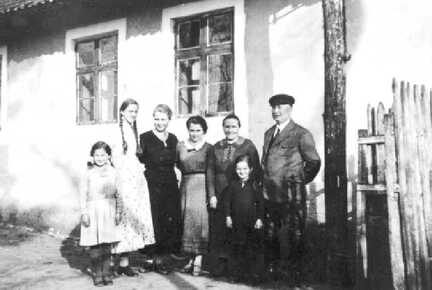 072 0020 Pelkeninken im Jahre 1937 Im Bild links die Toechter Irmgard und Brigitte von Lehrer Ernst Kannappel