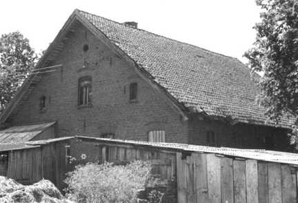072 1001 Pelkeninken im Juni 1992 das Schulgebaeude
