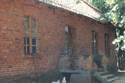 072 1003 Pelkeninken im Juni 1992 Teilansicht der Schule