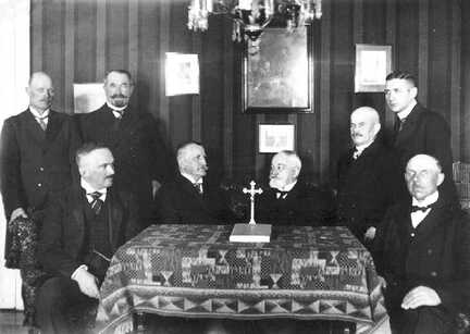 073 0001 Petersdorfer Kirchenvorstand stehend v l Brockmann Morgenroth Knebe H Kriwat sitzend v l von Glasow Dautert Smelkus Rietenbach