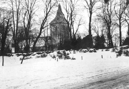 073 0007 Blick auf die Petersdorfer Kirche im Winter