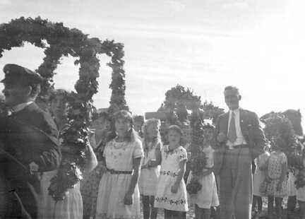 073 0020 Erntedankfest in Petersdorf Umzug der Schulkinder