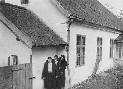 073 0030 Eva Kriwath mit den Freundinnen Martha Thoerner und Rika Kuhnert geb Steiner