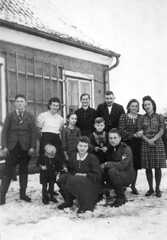 073 0051 Am 1 Februar 1943 in der Siedlung Petersdorf bei Familie Pfeil Geburtstag von Erika Pfeil