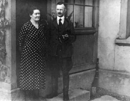 074 0044 Das Ehepaar Georg und Gertrud Lemke geb Stobbe auf Gut Jodeiken