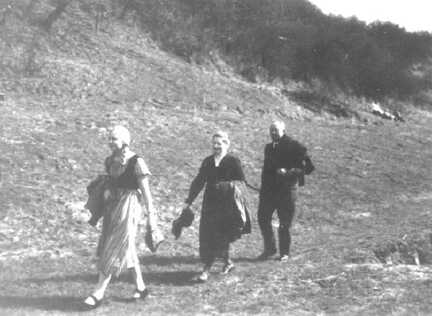 075 0022 Ein Sonntagsspaziergang der Familie Koeppen am Hochufer der Alle bei Dettmitten