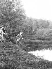 075 0023 Herr Schadewinkel und Herr Elsner beim Angeln an der Schwoene bei Dettmitten