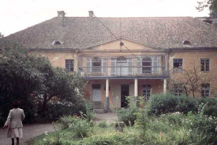 075 1020 Das ehemalige Gutshaus in Plauen im September 1991
