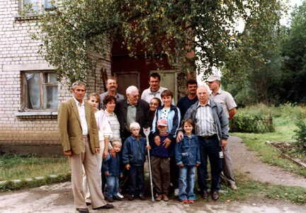 075 1026 Sommer 2004 Ottfried von Weiss mit seinen Bauern in Paterswalde