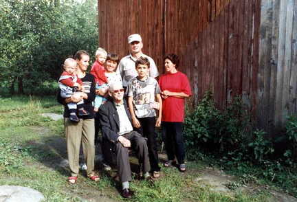 075 1027 Sommer 2004 Ottfried von Weiss mit seinen Bauern in Paterswalde