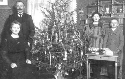 076 0058 Weihnachten 1918 bei der Familie Gustav Gottaut in Plibischken