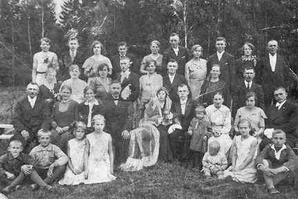 077 0005 Hochzeitgesellschaft Johannes und Gertrud Jodeit am 23 09 1933