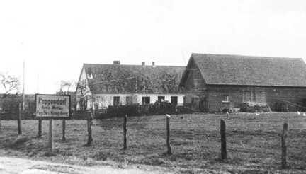 079 0015 Die Schule am Dorfeingang