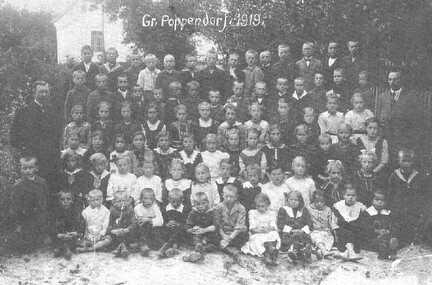 079 0043 Schueler der Volksschule Poppendorf im Jahre 1919