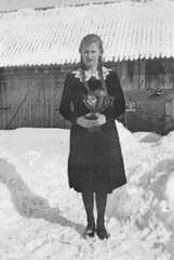 079 0048 Anneliese Lewerenz am Tage ihrer Konfirmation am 17 03 1940