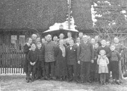 079 0056 Bei der Konfirmation von Helmut Boehm am 30 03 1941