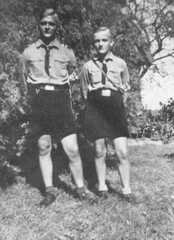 079 0058 Von links Helmut und Herbert Boehm am 27 08 1944