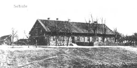080 0021 Die Rueckseite der Schule in Pregelswalde