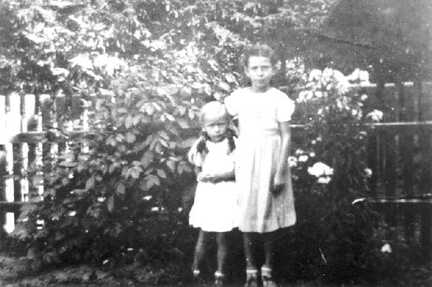080 0054 Die Geschwister Elfriede und Hildegard Hilla Hemke