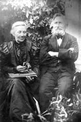 081 0023 Reinlacken 1930 Georg Norkus mit Ehefrau Stellmachermeister in Reinlacken Grosseltern von Guenther Reimann