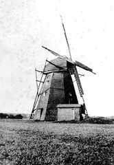 081 0025 Reinlacken 1936 Windmuehle Julius Liedtke Im Hintergrund links das Anwesen Schulz Norkus
