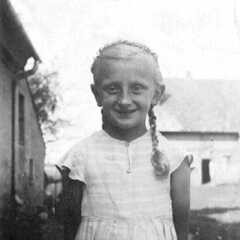 082 0019 Elfriede Stoermer geb am 19 11 1934
