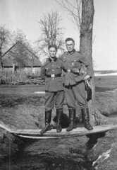 082 0043 Schwolgehnen 1940 Karl und Ernst Heymuth