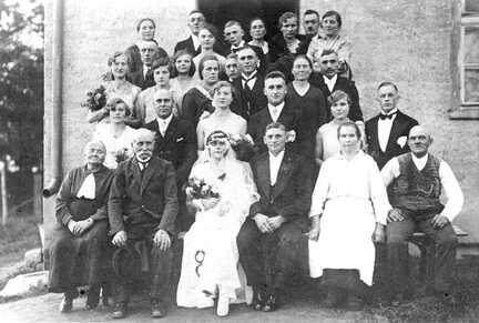083 0011 Die Hochzeitsgesellschaft von Ernst und Lydia Gloede