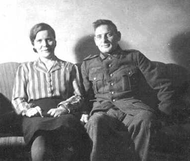 083 0019 Ernst und Lydia Gloede 1943 in Koenigsberg