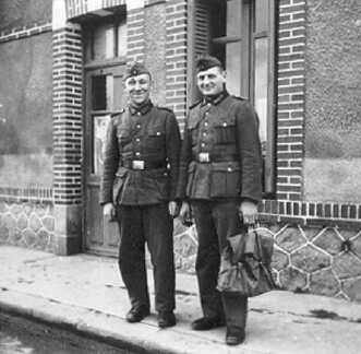 083 0021 Ernst Gloede links 1942 in Russland