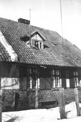 083 0030 Kolonie Frau Minna Neumann oben im Fenster