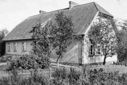 083 0051 Richauer Schule im Sommer 1937